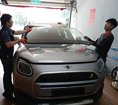 Windscreen Installation